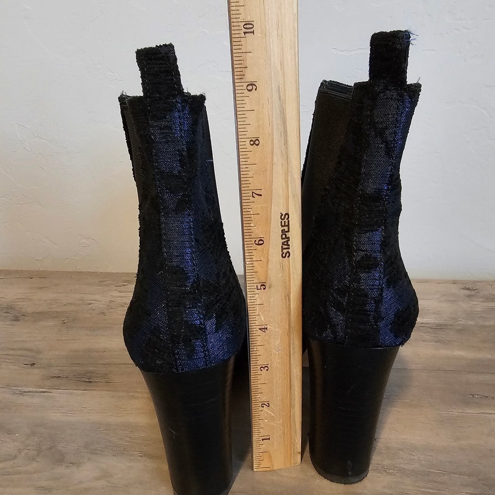 Vince Camuto Britsy Ankle Boots Blue Floral Pointed Toe Boots Size 10 Pull On - Picture 9 of 9